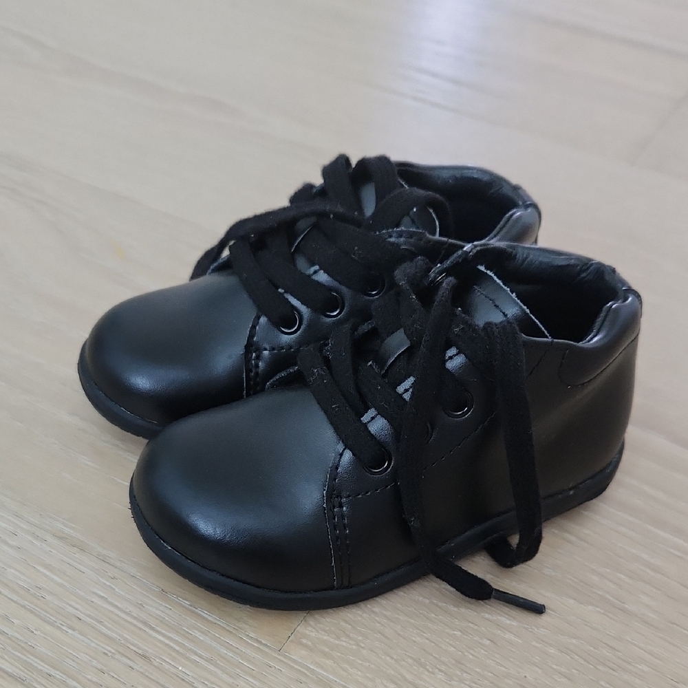 Stride Rite Black Dress Shoes Classic Design